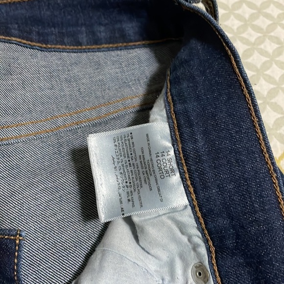 Old Navy Dark Wash Jeans - Picture 3 of 4